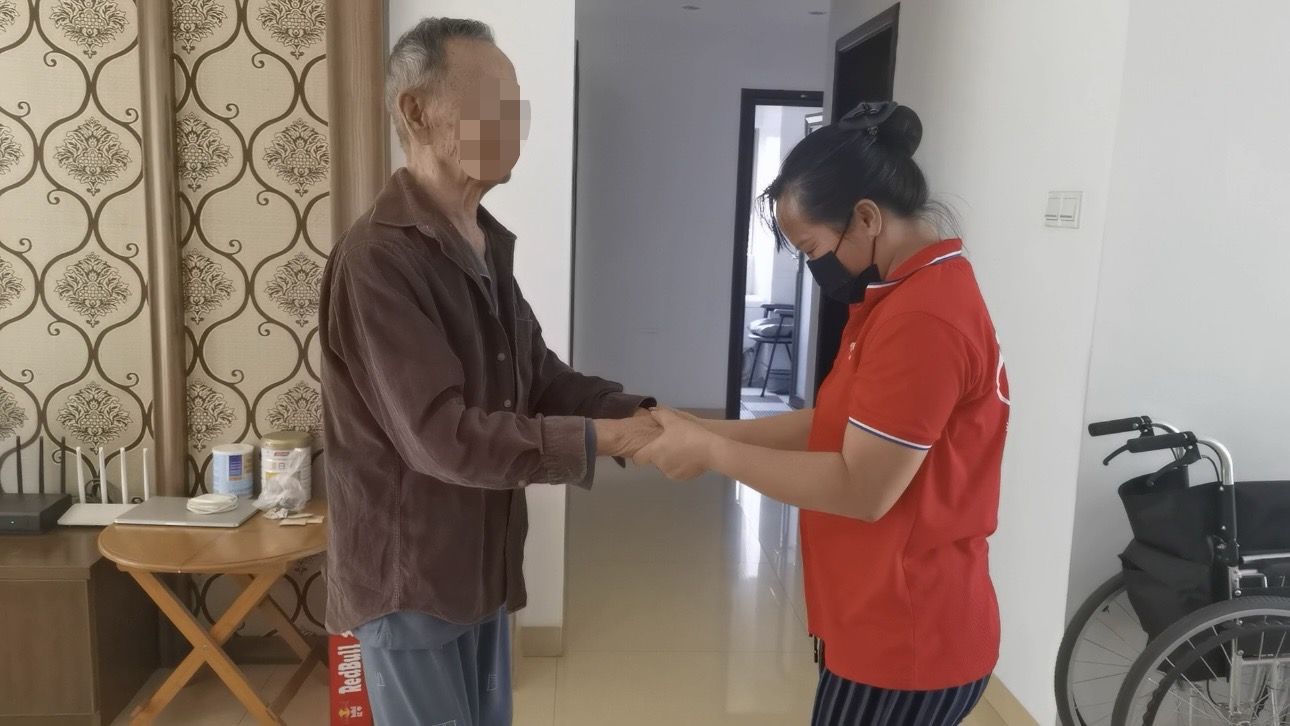 卢叔站起来了！