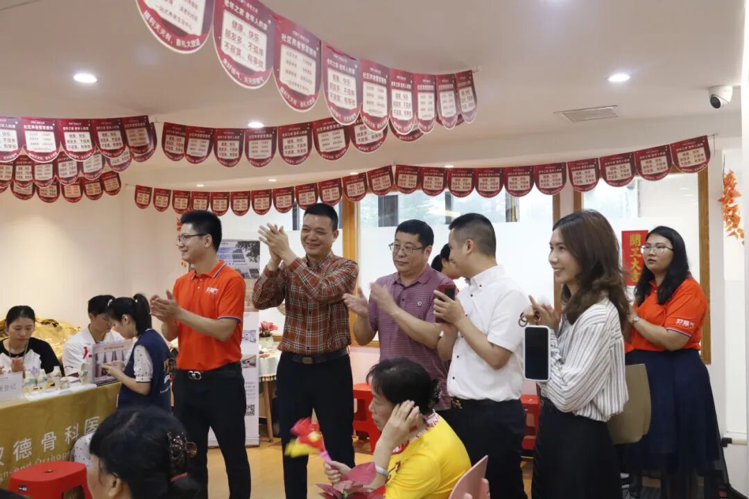 区民政局领导莅临调研并鼓励积极探索社区养老服务新标杆